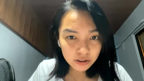 Snapshot of charamaracle chatting on 04/01/26, 01:01 Elly online show from 04/01/26, 01:01