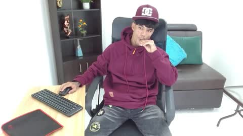 Snapshot of charlie_oconnor chatting on 12/31/24, 03:01 Charlie oconnor online show from 12/31/24, 03:01