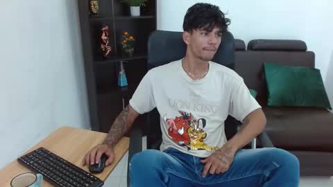 Snapshot of charlie_oconnor chatting on 01/29/25, 03:33 Charlie oconnor online show from 01/29/25, 03:33