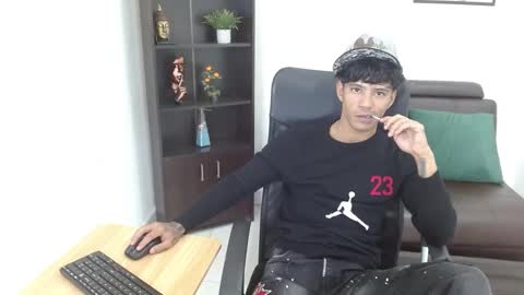 Snapshot of charlie_oconnor chatting on 02/08/25, 03:08 Charlie oconnor online show from 02/08/25, 03:08