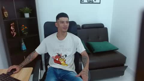 Snapshot of charlie_oconnor chatting on 02/19/25, 02:44 Charlie oconnor online show from 02/19/25, 02:44