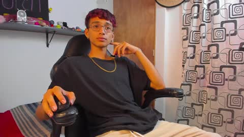 Snapshot of charlieerusso chatting on 12/07/24, 01:14 Charles Russo online show from 12/07/24, 01:14