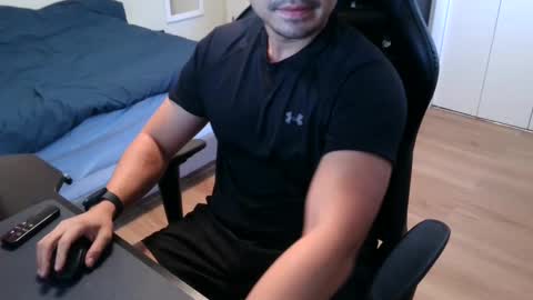 Snapshot of charliekkw chatting on 03/06/25, 04:49 charliekkw online show from 03/06/25, 04:49