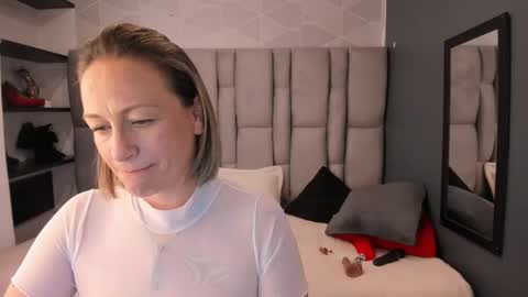 Charlot milf online show from 04/30/26, 05:41