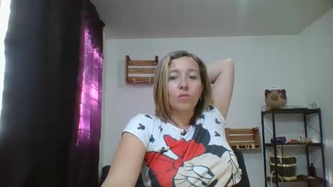 Snapshot of charlot_ponze chatting on 12/16/24, 10:24 charlott online show from 12/16/24, 10:24