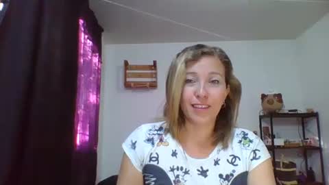 Snapshot of charlot_ponze chatting on 01/09/25, 10:41 charlott online show from 01/09/25, 10:41