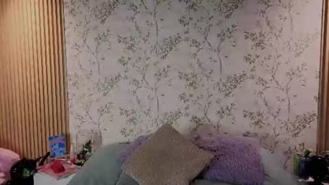 Snapshot of charlote__miller chatting on 07/04/26, 11:49 You honey online show from 07/04/26, 11:49