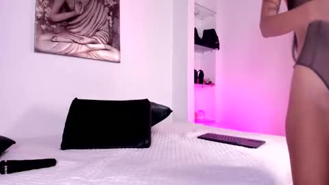 Charlote online show from 02/11/25, 07:38