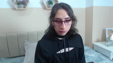 Snapshot of charlothe_dumont chatting on 04/18/26, 04:00 charlothe_dumont online show from 04/18/26, 04:00