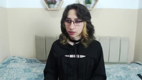Snapshot of charlothe_dumont chatting on 05/13/26, 04:26 charlothe_dumont online show from 05/13/26, 04:26