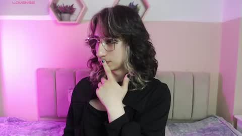 charlothe_dumont online show from 06/18/26, 01:48
