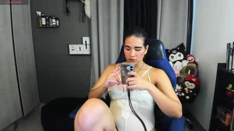 Snapshot of charlott__v chatting on 04/30/26, 10:36 Valery online show from 04/30/26, 10:36