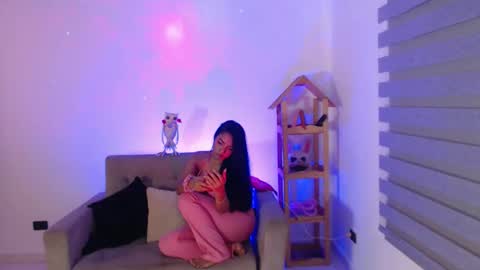 Snapshot of charlott_hotx chatting on 10/07/25, 09:45 charlott online show from 10/07/25, 09:45