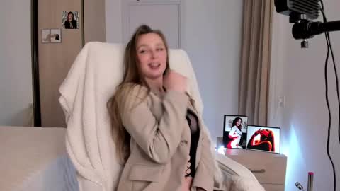 Snapshot of charlottawells chatting on 11/13/25, 03:11 CharlottaWells online show from 11/13/25, 03:11