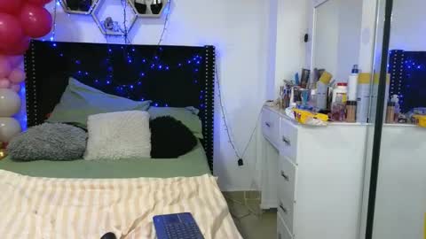 charlotte_027 online show from 02/17/26, 03:14