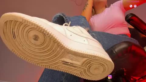 Snapshot of charlotte__grey chatting on 04/23/26, 07:49 charlotte grey online show from 04/23/26, 07:49
