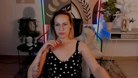 Snapshot of charlotte_hudson chatting on 07/22/26, 11:02 Charlotte online show from 07/22/26, 11:02