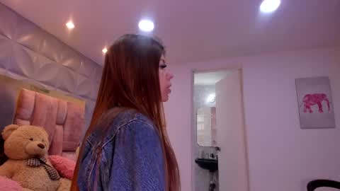Snapshot of charlotte_icee chatting on 06/12/26, 04:06 Charlotte Icee online show from 06/12/26, 04:06