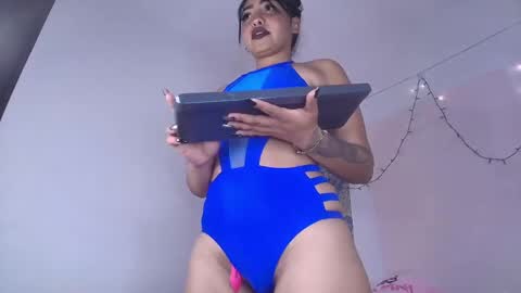 Snapshot of charlotte_princess_1 chatting on 05/05/26, 04:31 charlotte_princess_1 online show from 05/05/26, 04:31