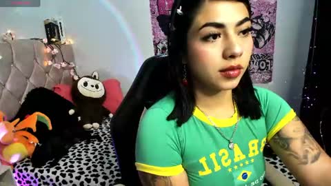 Snapshot of charlotte_queen20 chatting on 07/19/26, 04:49 Charlotte online show from 07/19/26, 04:49