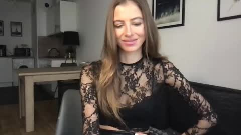 Snapshot of charlotte_roche chatting on 02/11/25, 12:27 Charlotte Roche online show from 02/11/25, 12:27