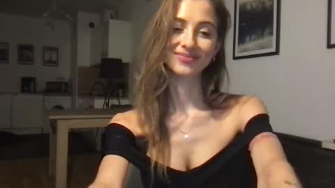 Snapshot of charlotte_roche chatting on 03/05/25, 06:12 Charlotte Roche online show from 03/05/25, 06:12