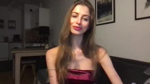 Snapshot of charlotte_roche chatting on 10/04/25, 03:54 Charlotte Roche online show from 10/04/25, 03:54