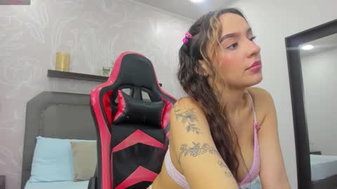 Snapshot of charlotte_rousee chatting on 09/27/25, 12:32 charlotte_rousee online show from 09/27/25, 12:32