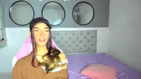 Snapshot of charlotte_skiinny chatting on 11/27/25, 03:30 charlotte skiinny online show from 11/27/25, 03:30