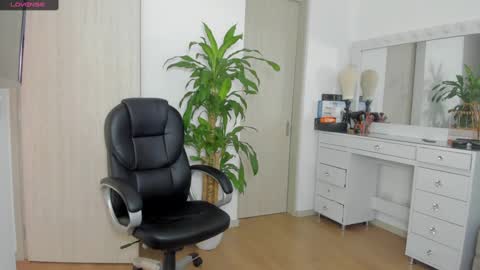 Yuli online show from 12/13/24, 06:38