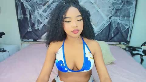 charlotte_walker1 online show from 10/17/25, 04:26