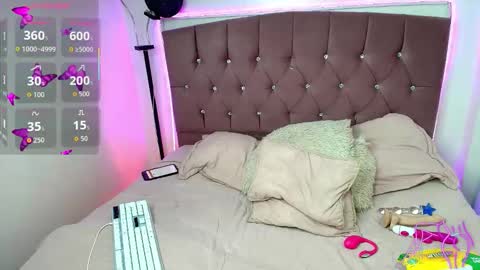 charlotte_walker1 online show from 11/13/25, 02:16