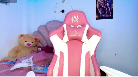 charlotte_walker1 online show from 04/23/26, 12:23