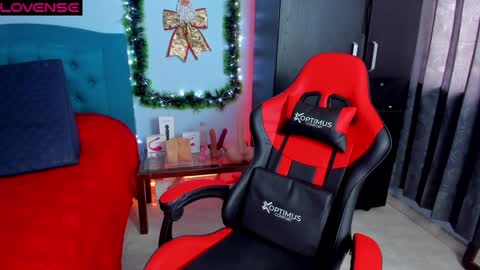 Snapshot of charlottee_lovee69 chatting on 12/07/24, 08:27 Natalia online show from 12/07/24, 08:27