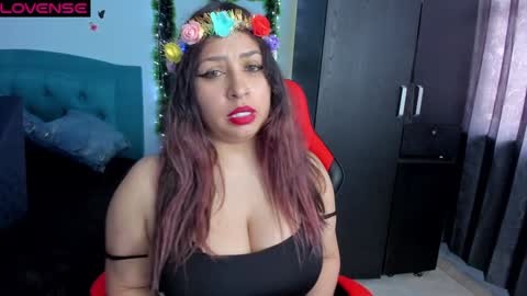 Snapshot of charlottee_lovee69 chatting on 12/12/24, 07:15 Natalia online show from 12/12/24, 07:15