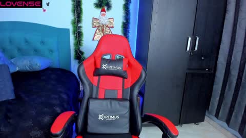 Snapshot of charlottee_lovee69 chatting on 12/15/24, 04:07 Natalia online show from 12/15/24, 04:07