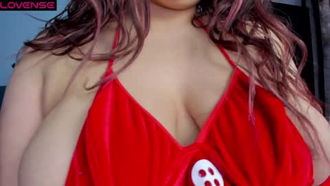 Snapshot of charlottee_lovee69 chatting on 12/18/24, 10:57 Natalia online show from 12/18/24, 10:57