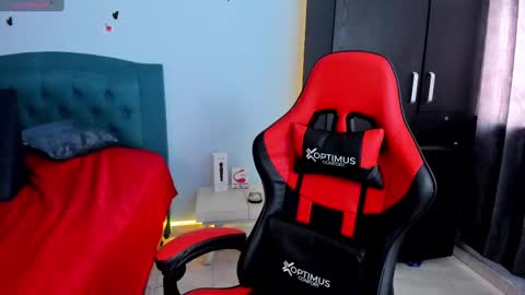 Snapshot of charlottee_lovee69 chatting on 03/05/25, 06:12 Natalia online show from 03/05/25, 06:12