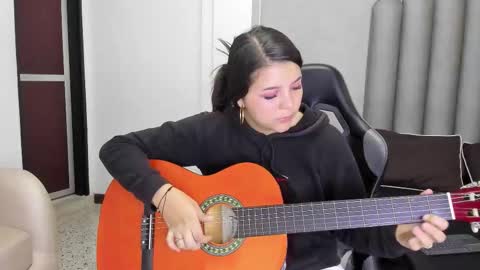 charlottee_starr online show from 12/05/25, 08:16