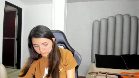 charlottee_starr online show from 01/08/26, 08:44