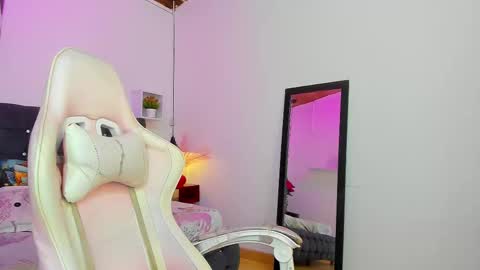 Charly online show from 09/24/25, 05:11