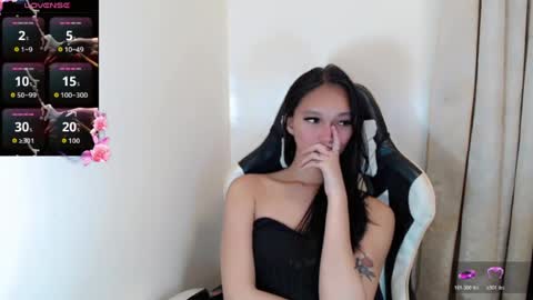 Snapshot of charm_fuckdoll8 chatting on 07/10/26, 01:36 charm_fuckdoll8 online show from 07/10/26, 01:36