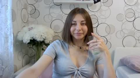 Snapshot of charming__chick chatting on 06/16/26, 01:25 charming__chick online show from 06/16/26, 01:25