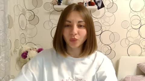 Snapshot of charming__chick chatting on 06/18/26, 05:50 charming__chick online show from 06/18/26, 05:50