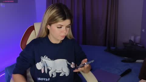 Kira online show from 12/17/24, 06:53