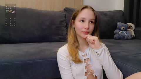 Snapshot of charming_evaa chatting on 04/21/26, 01:53 Eva online show from 04/21/26, 01:53