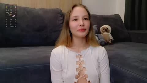 Snapshot of charming_evaa chatting on 04/21/26, 05:25 Eva online show from 04/21/26, 05:25