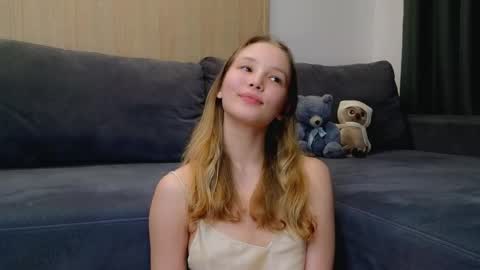 Snapshot of charming_evaa chatting on 04/28/26, 02:44 Eva online show from 04/28/26, 02:44