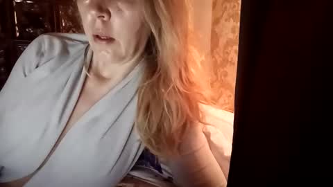 Snapshot of charming_rosse chatting on 04/27/26, 05:16 charming_rosse online show from 04/27/26, 05:16