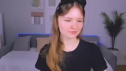 Snapshot of charminglookeva chatting on 05/21/26, 11:39 Im Eva online show from 05/21/26, 11:39